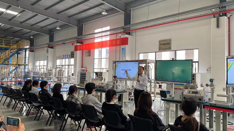 家电塑料原料价格波动解析：影响因素与选购策略**